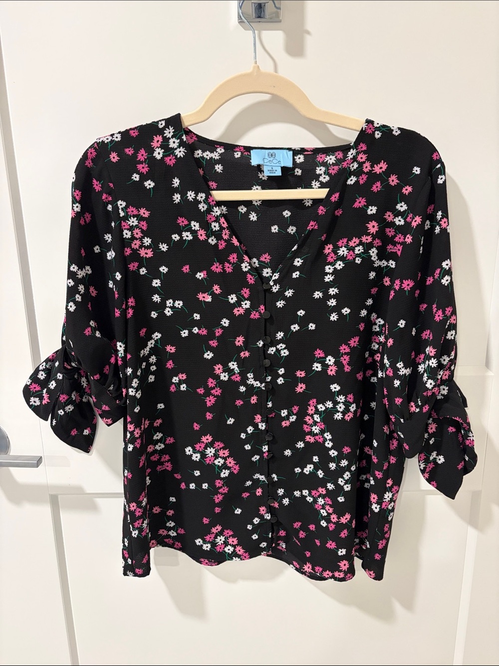 CeCe Black Floral Button-Front Blouse with Pink & White Daisies